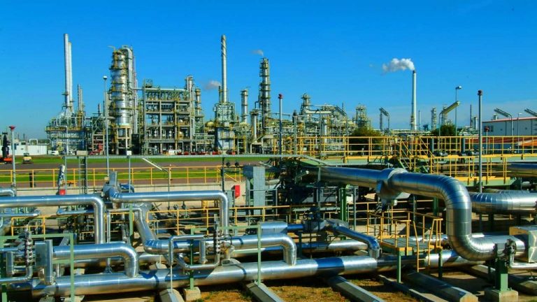 Nigeria’s refinery dilemma: All eyes now on Dangote Refinery