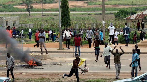 South African authorities erect road block on evacuation of Nigerians
