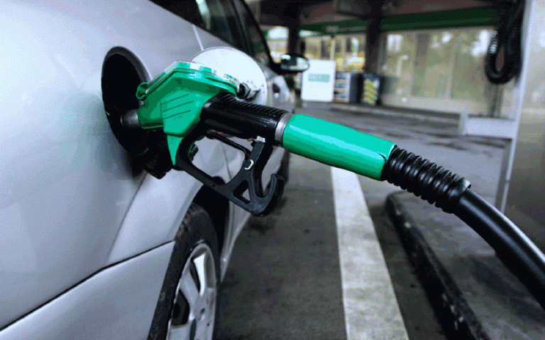 BREAKING: FG reduces petrol pump price to N121.50 per litre